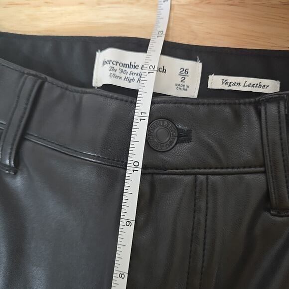 Abercrombie & Fitch The 90s Straight Ultra High Rise Vegan Leather Pants Size 26 - Picture 7 of 13